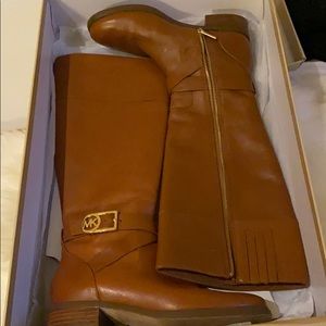 Michael Kors Bryce boots in color luggage